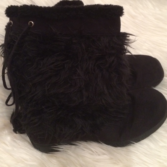 Fuzzy winter boots with tassels - Picture 3 of 4